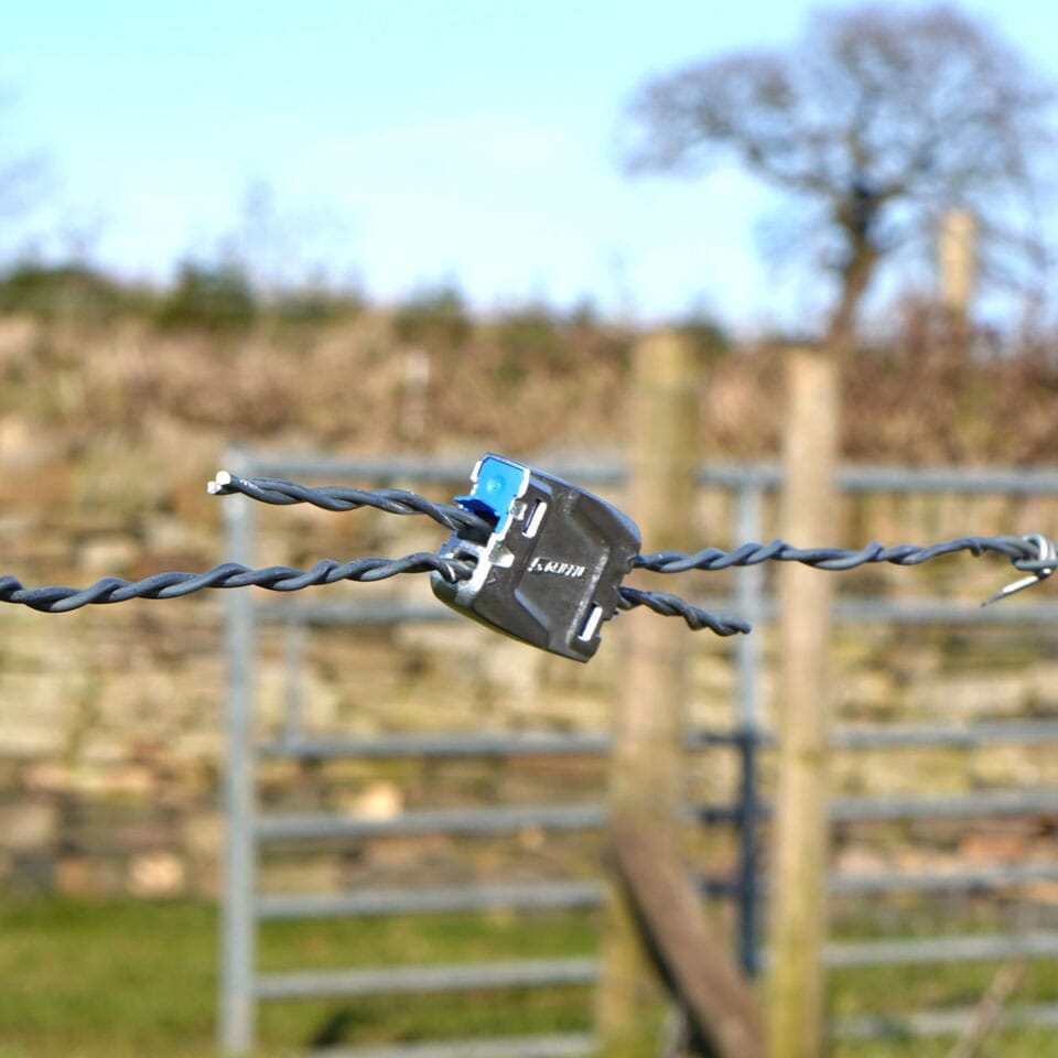 Joining barbed clearance wire